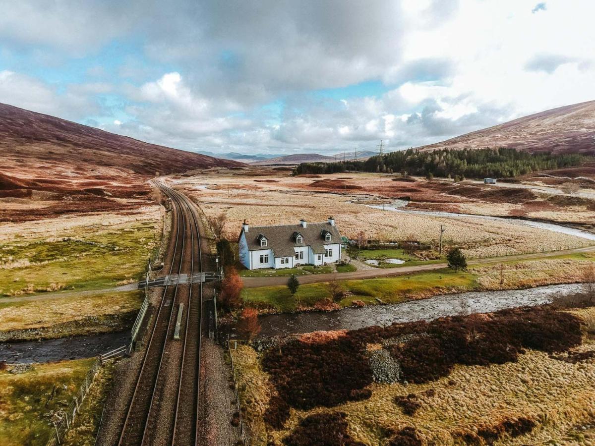 Balsporran Bed And Breakfast Dalwhinnie Exterior photo