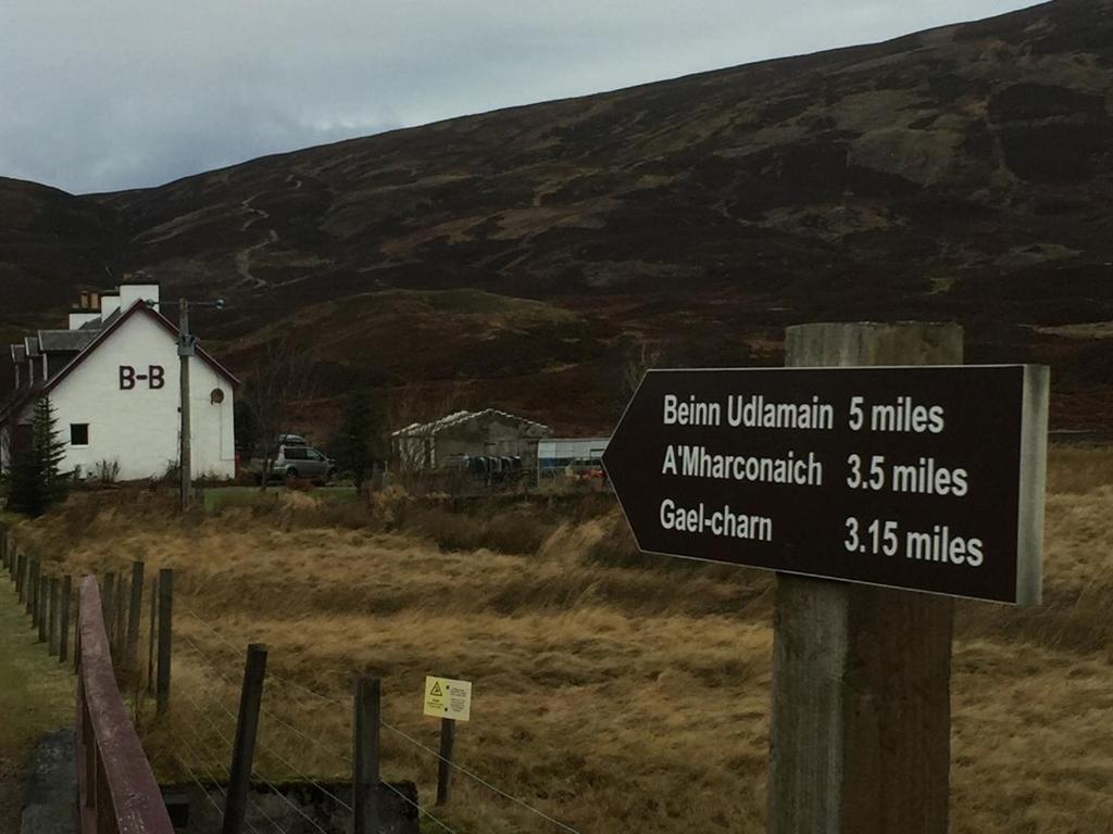 Balsporran Bed And Breakfast Dalwhinnie Exterior photo